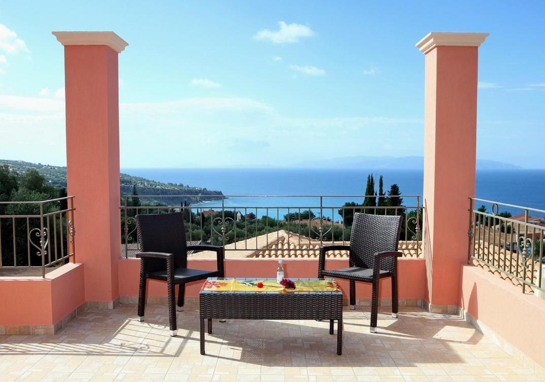 Provenzo And Meliti Villas Лурдата Экстерьер фото